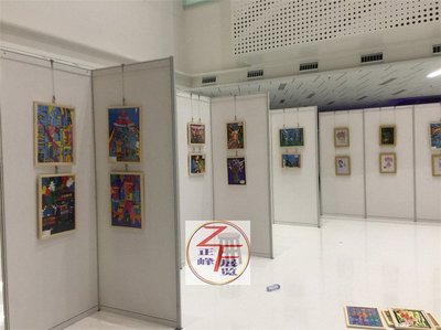 深圳展板解決方案 八棱柱展板出租、搭建與圖文設(shè)計(jì)一站式服務(wù)